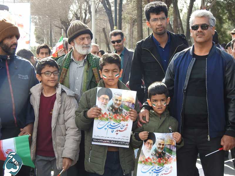 راهپیمایی باشکوه ۲۲ بهمن در رفسنجان با حضور باشکوه اقشار مختلف مردم برگزار شد