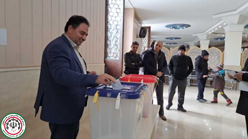 رئیس شورای شهر و شهردار رفسنجان رای خود را به صندوق انداختند