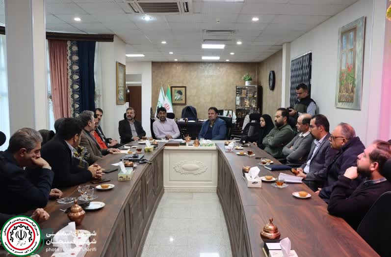 تأکید رئیس شورای شهر رفسنجان بر حمایت از تولیدات فرهنگی در نشست با عوامل فیلم «شهرنما»